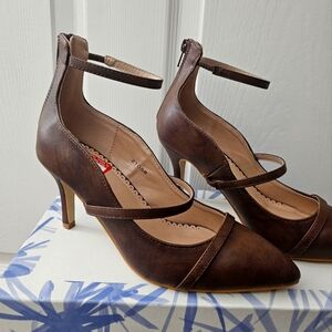 Womens brown pumps